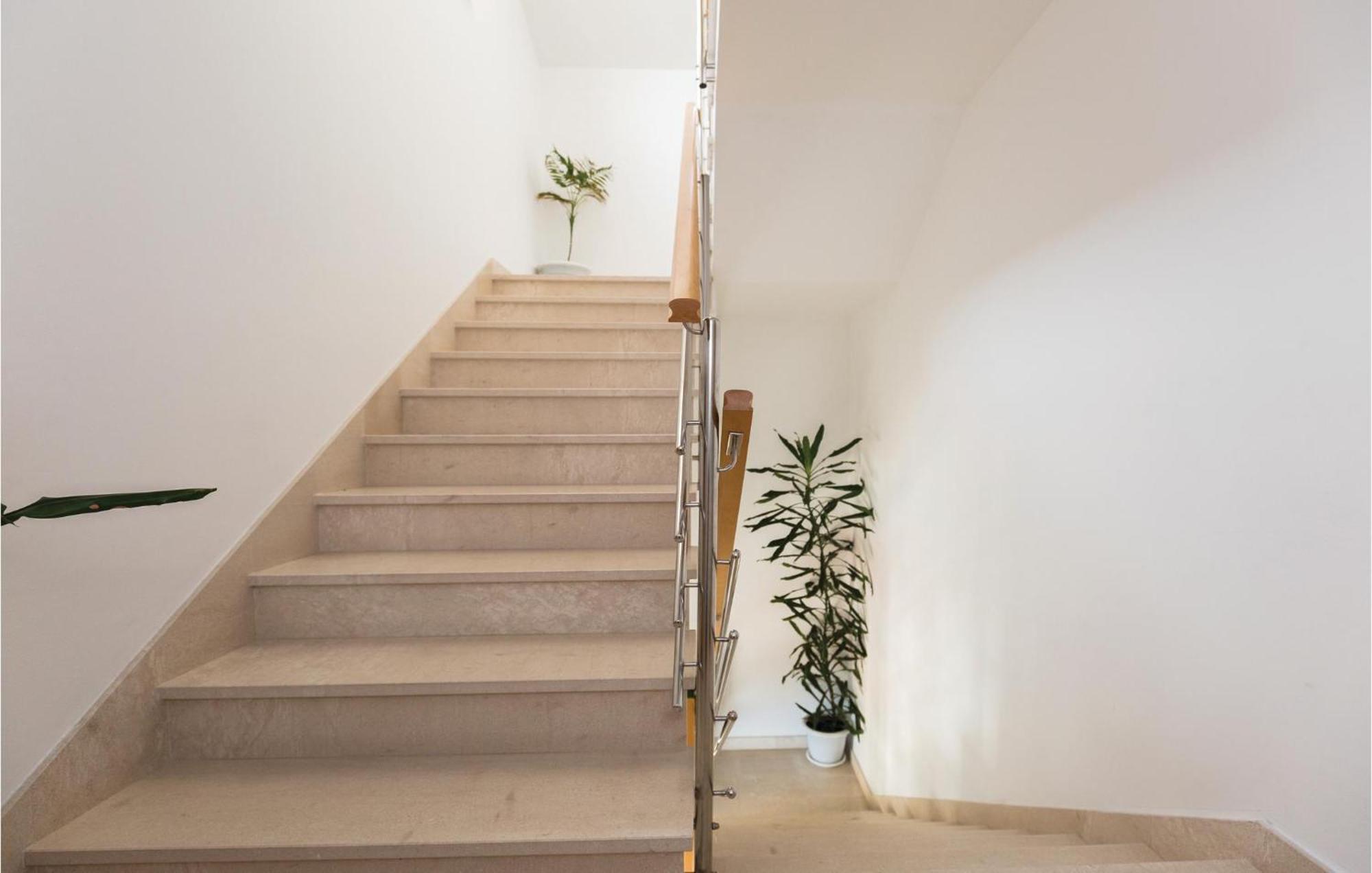 Stunning Apartment In Makarska With Wifi Екстериор снимка