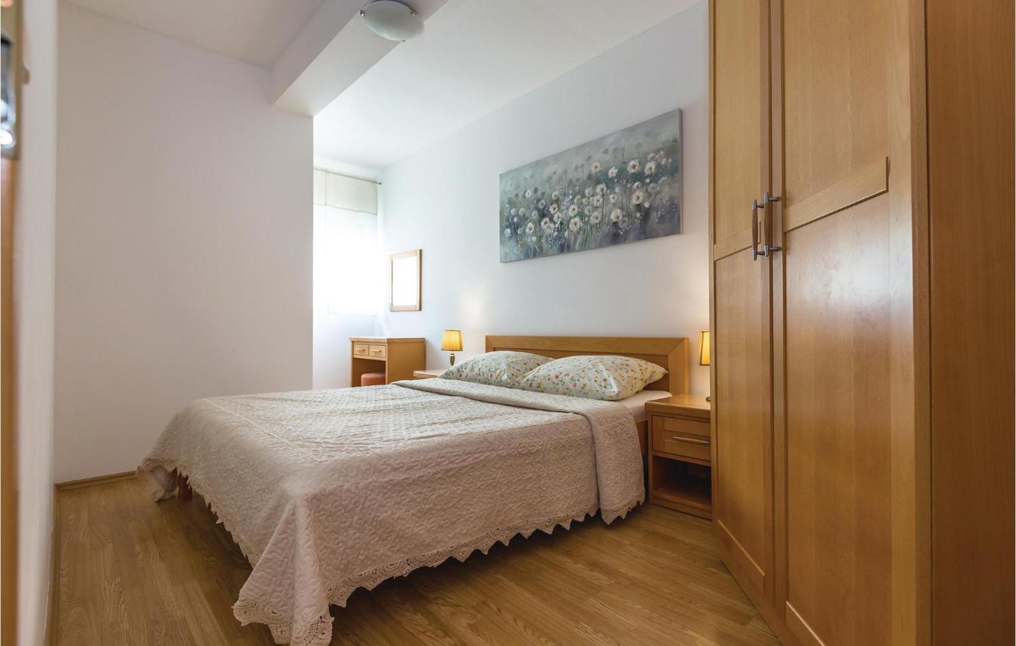 Stunning Apartment In Makarska With Wifi Екстериор снимка