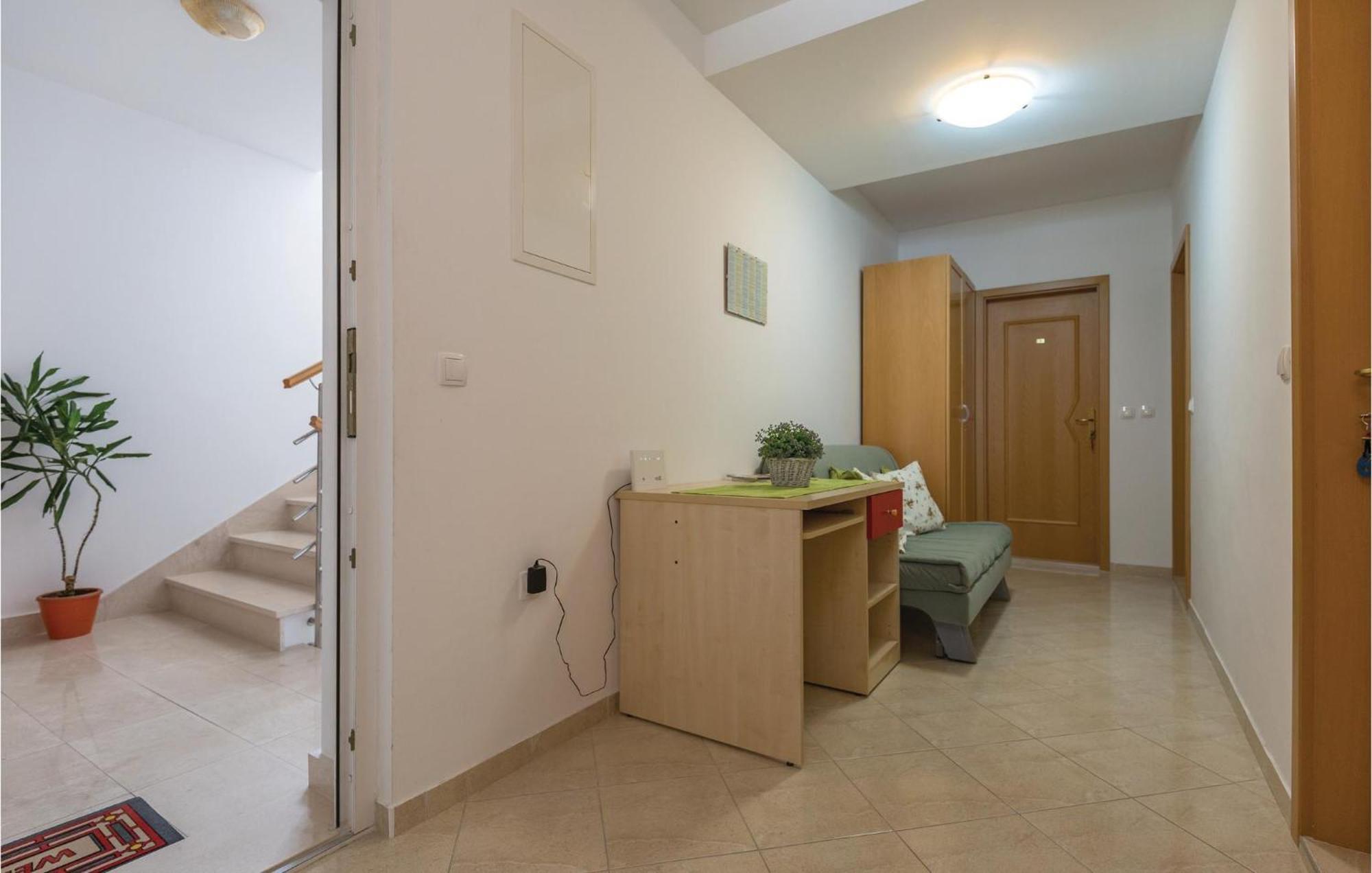 Stunning Apartment In Makarska With Wifi Екстериор снимка